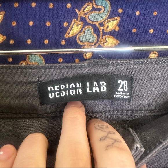 🦋5/20$🦋 Design Lab dark grey skinny jeans - Picture 5 of 13